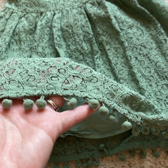 Girls lined dress with lacy overlay - good condition - size 4 - Picture 2 of 6